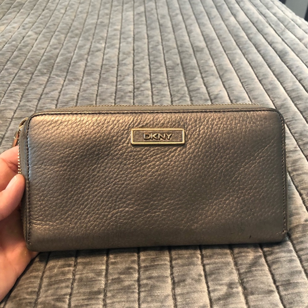Dkny Leather Accordian Wallet Gem